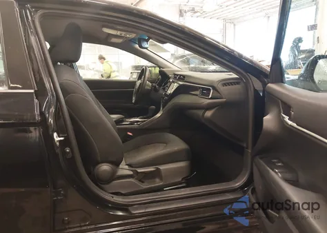 2020 Toyota Camry Hybrid Le/Le Hybrid z USA, uszkodzony, nr VIN 4T1L31AK4LU544830